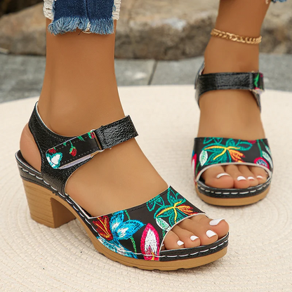 Kesha - Hoge hakken sandalen met bloemenprint